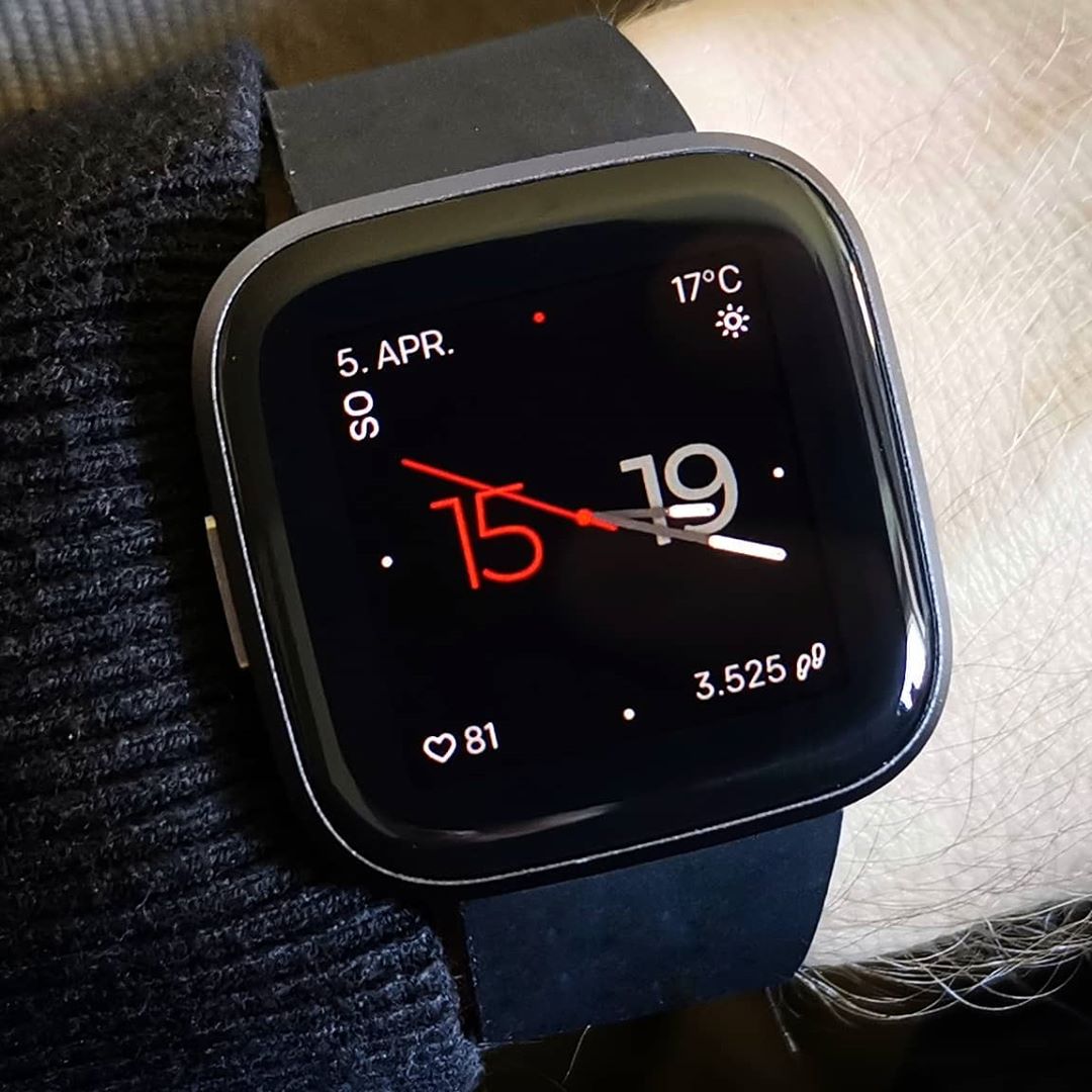Two: Analogue - Fitbit Clockface on Fitbit Versa 2