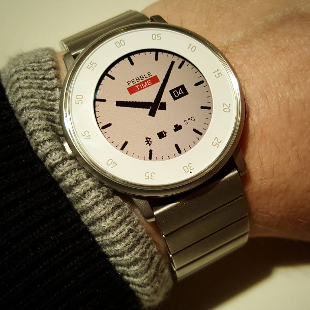 Helvetica Standard - Pebble Watchface on Pebble Time Round
