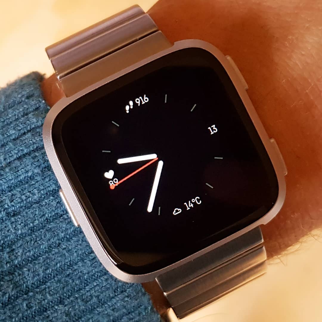 Minimal Fitbit Clock Face Versa