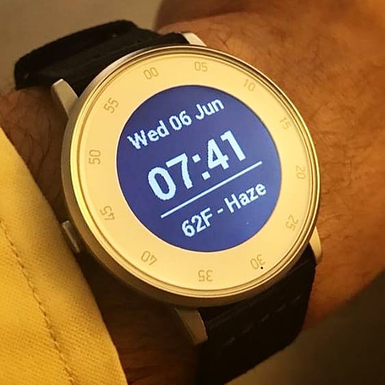 Extremely Simple 1 - Pebble Watchface on Pebble Time Round