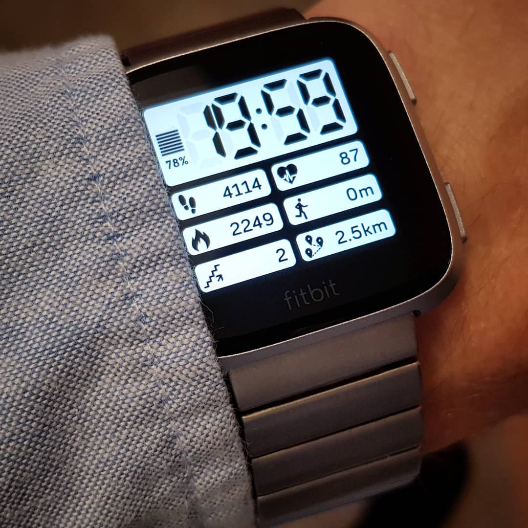 LCD - Fitbit Clock Face on Fitbit Versa
