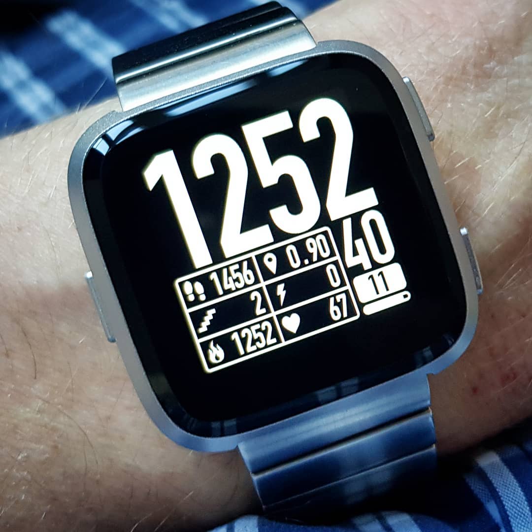 DIN Time:Hrz - Fitbit Clock Face on Fitbit Versa