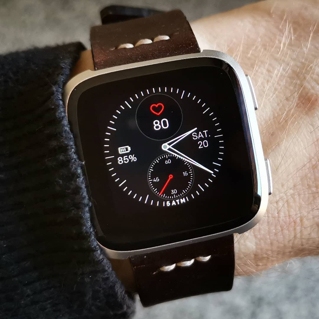 SG Analog Style R - Fitbit Clock Face on Fitbit Versa